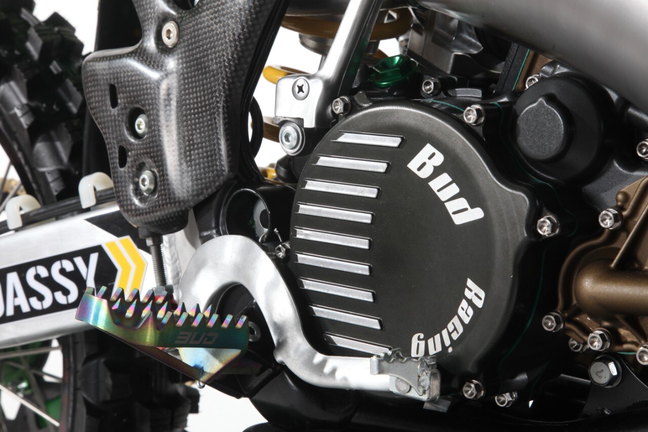 <div class='descrGalleryTitle'>Carter</div><div class='descrGalleryText'><p>-Cover lato frizione Bud Racing&nbsp;</p>
</div>